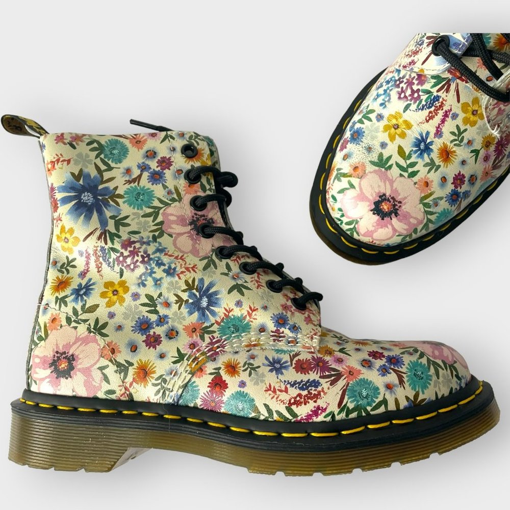 Dr. Martens Pascal Wanderlust Boots Floral Bone Mallow Leather Lace Up US Size 7